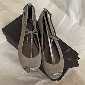 New Giuseppe Zanotti Suede Crystal Embellished Flats T-Strap & Bow Detail 38.5